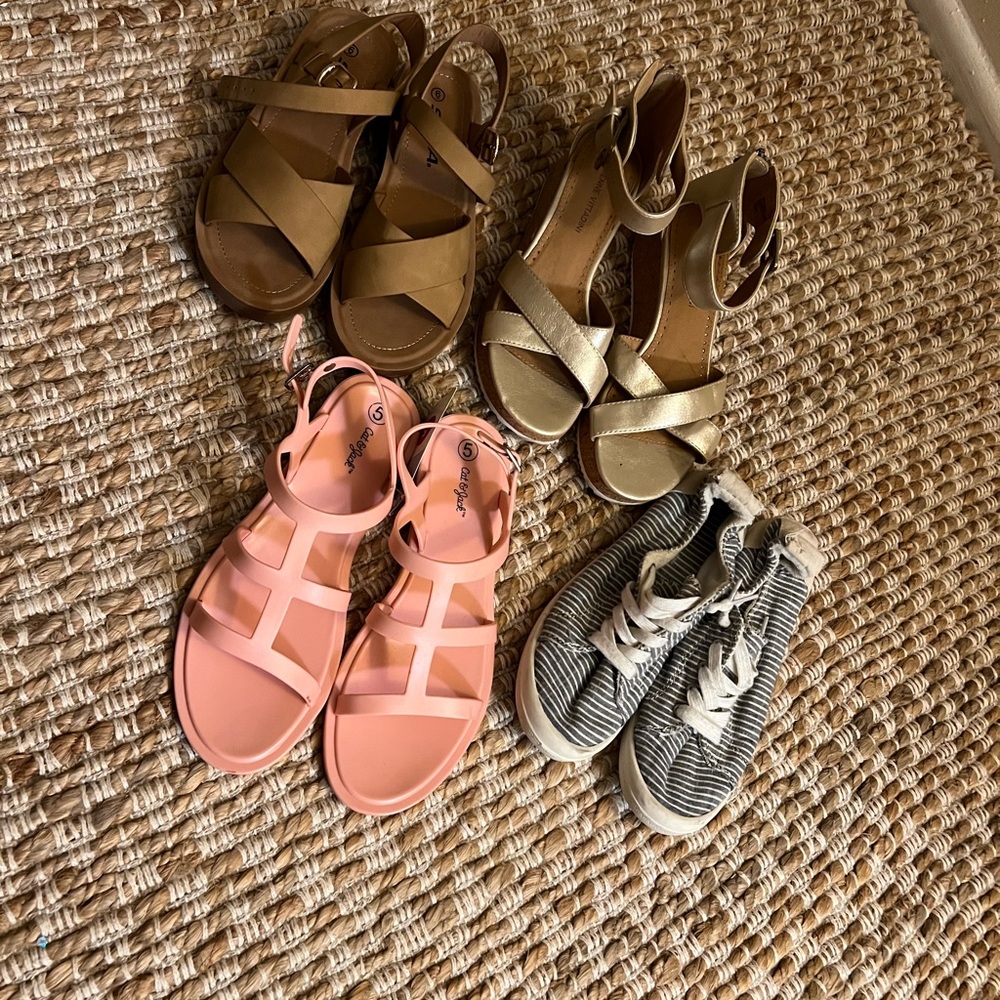Women’s or big girls summer shoe sandals bundle. Size 6